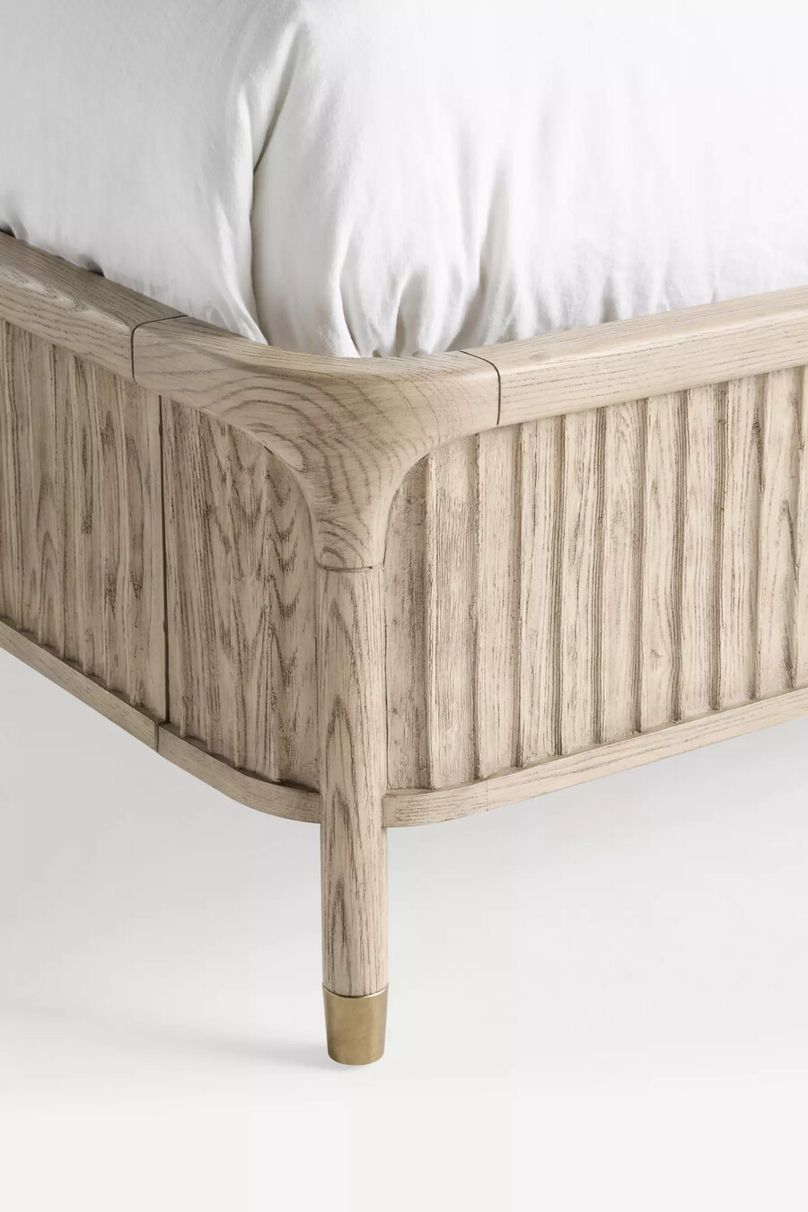 the isla fluted-wood bed