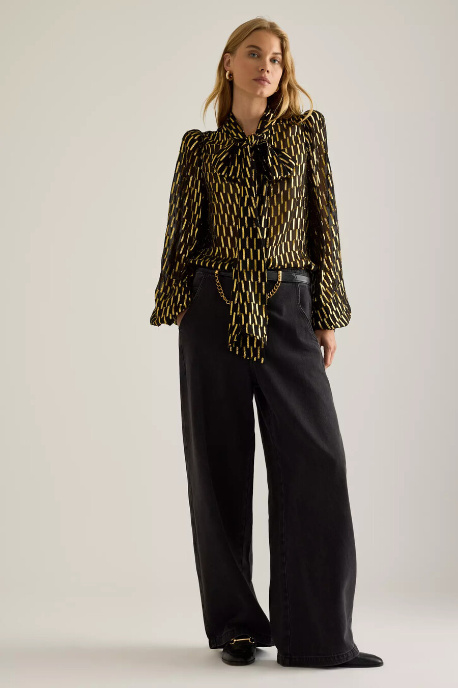 queens of archive foxy bow-front blouse