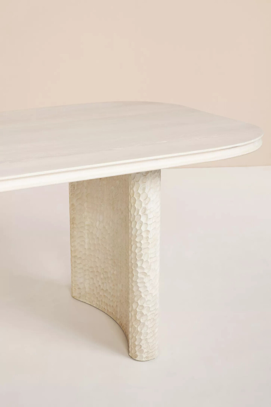 mari dining table
