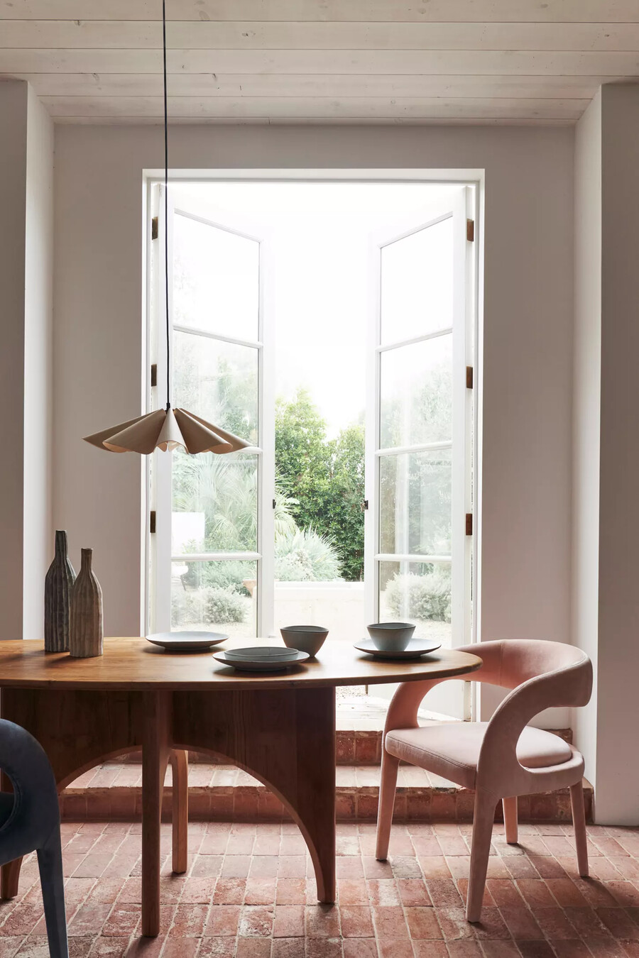 amelia dining table