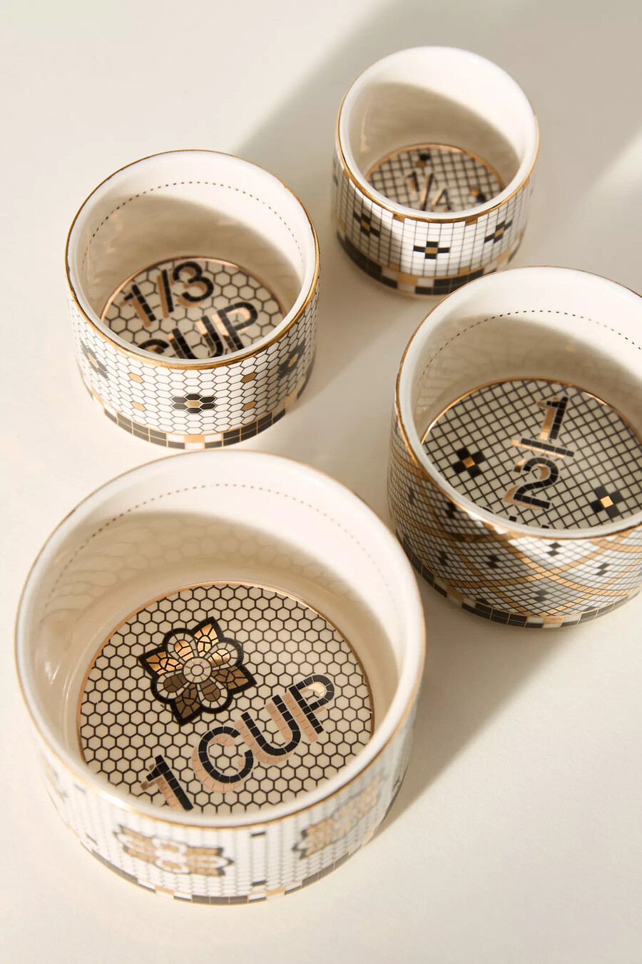 the bistro tile stoneware measuring cups set of 4