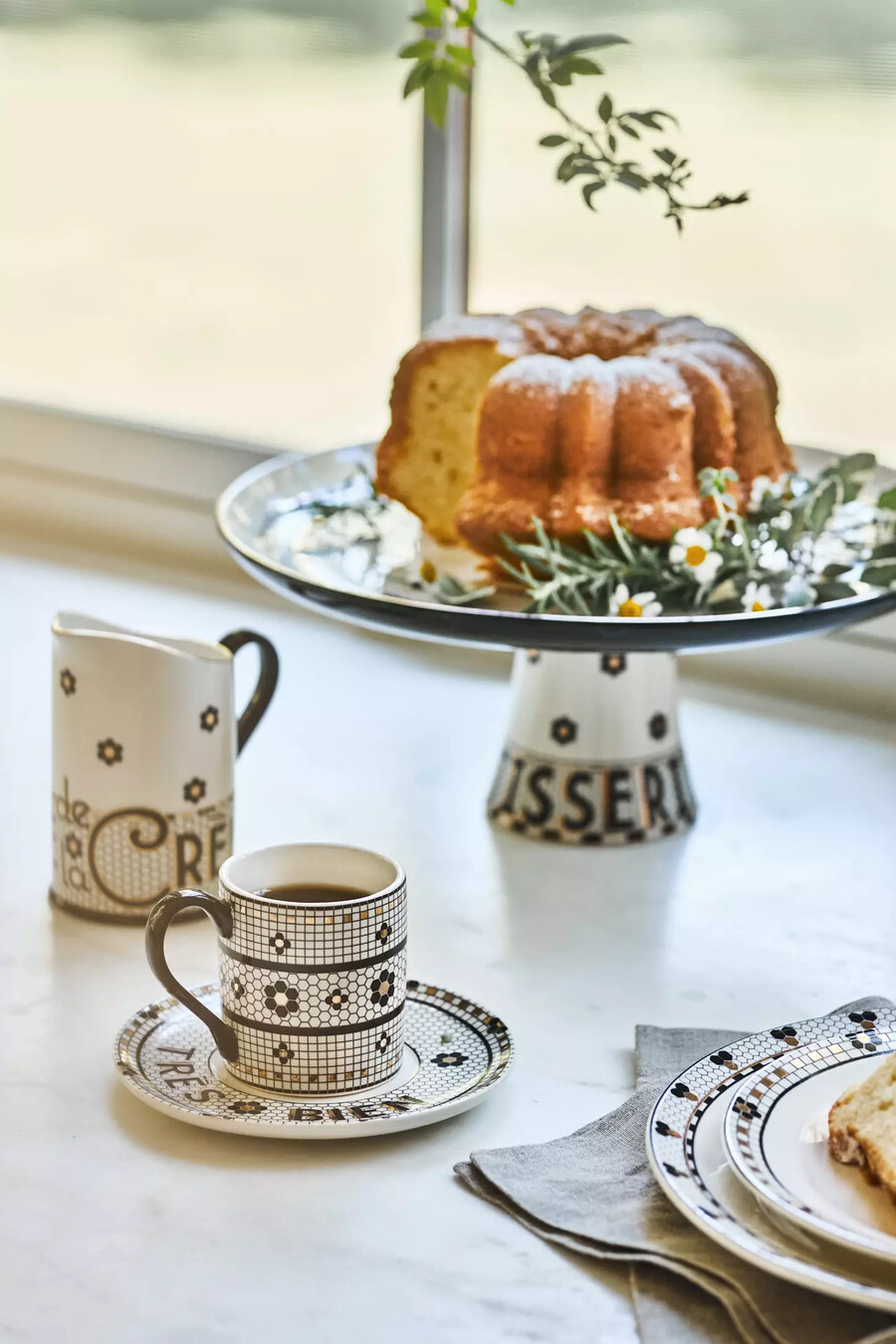 simone tile de la creme creamer