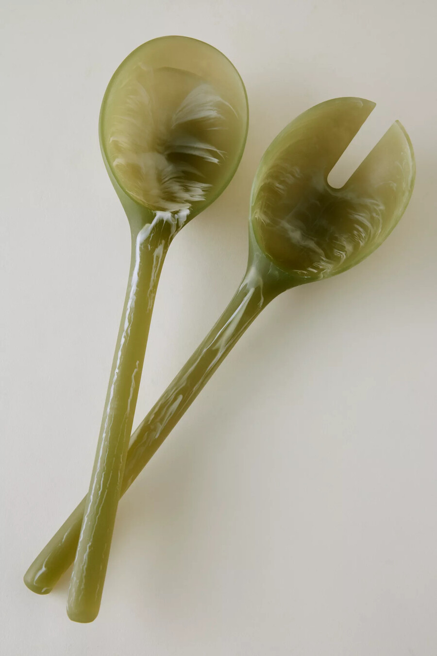 maegen resin salad servers