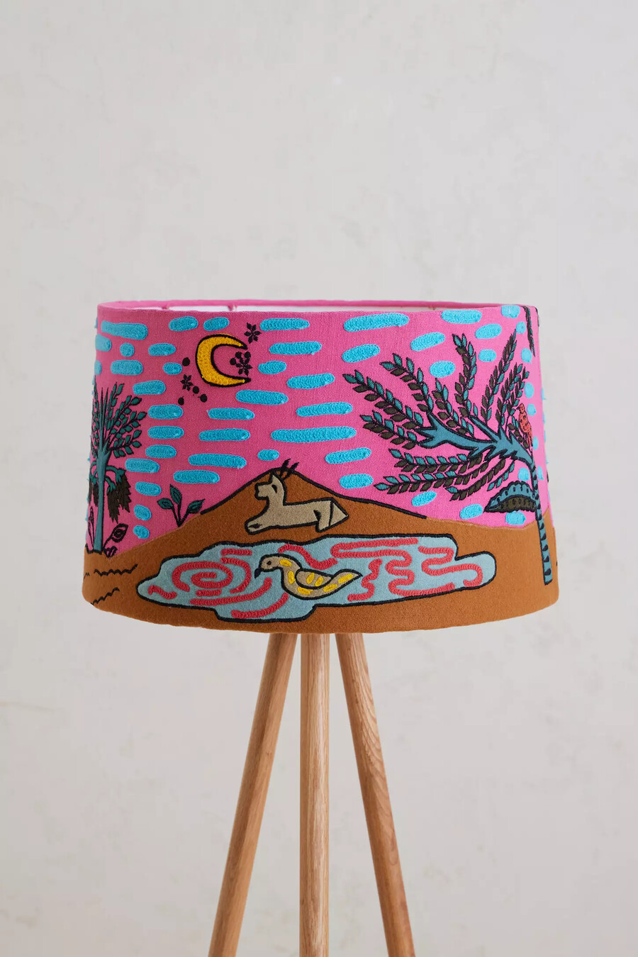 applique imagined world lamp shade