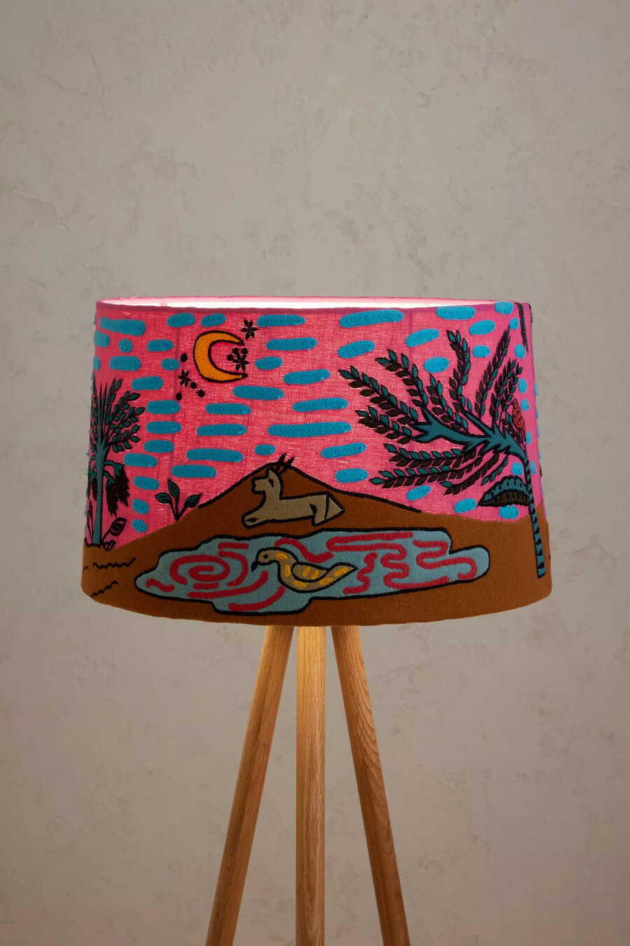 applique imagined world lamp shade