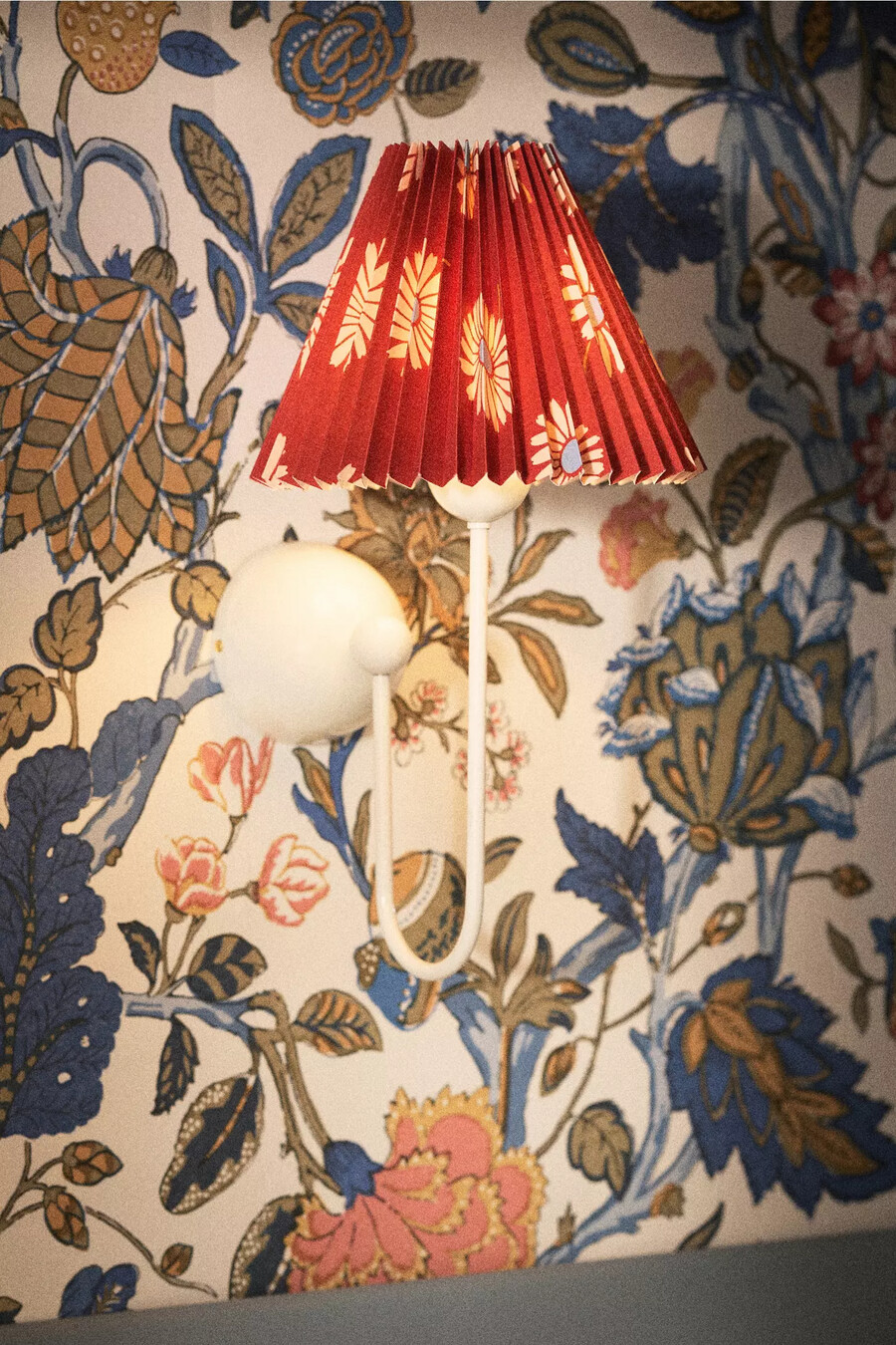 sommer shaded wall light