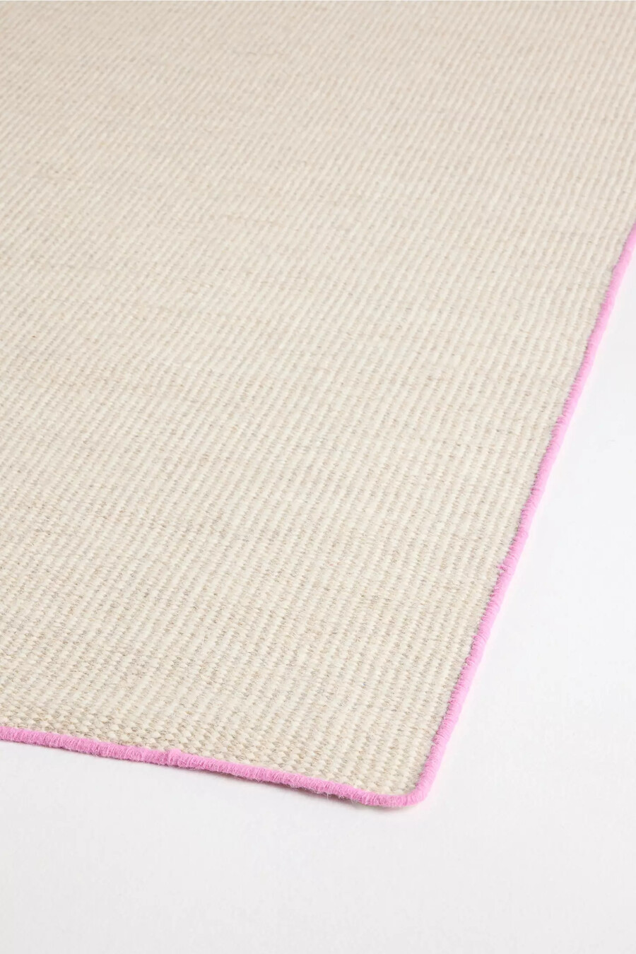 flatwoven wool contrast-stitched binding rug