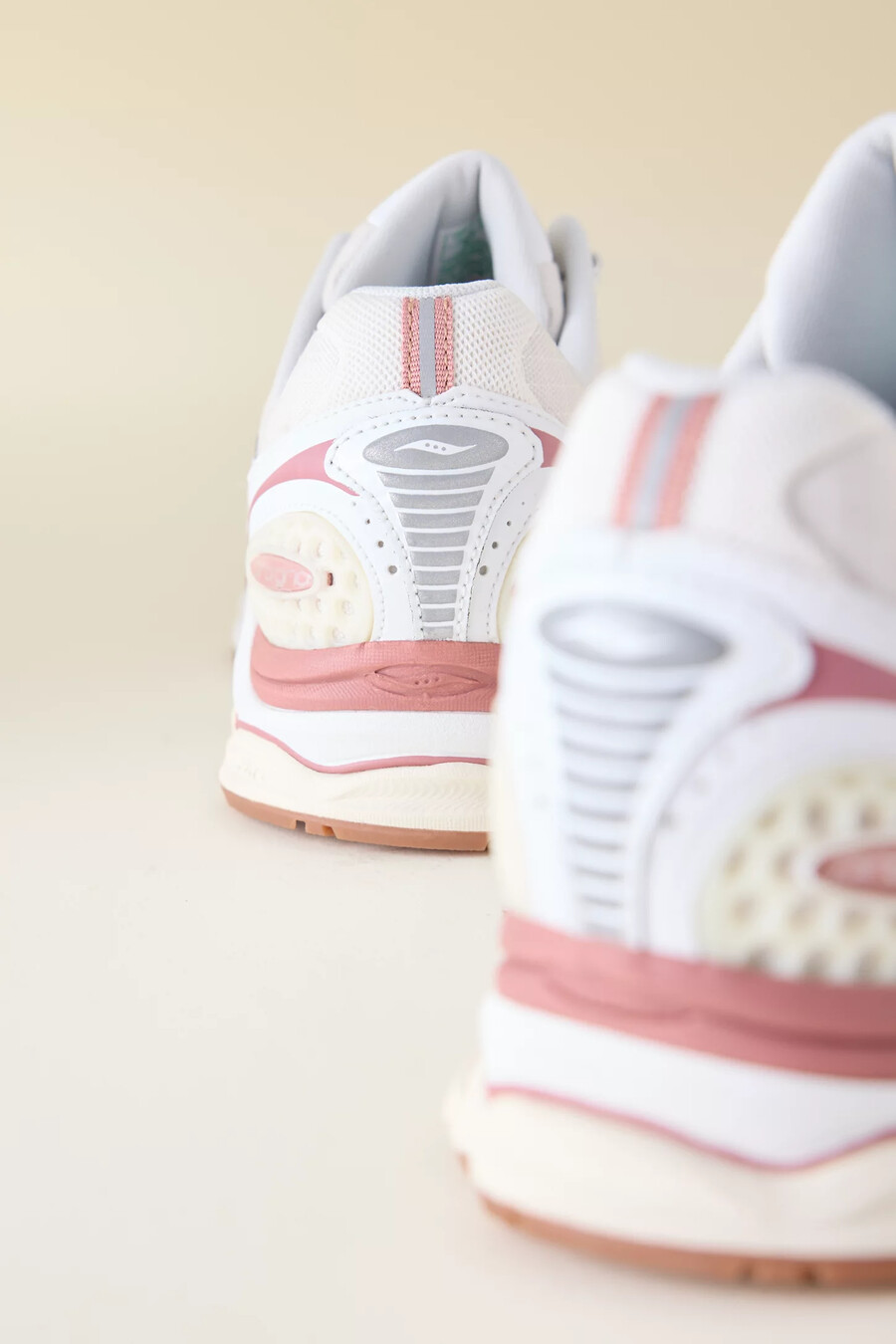 saucony progrid triumph 4 trainers