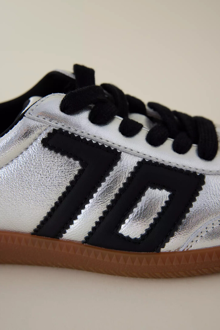 back 70 silver cloud trainers